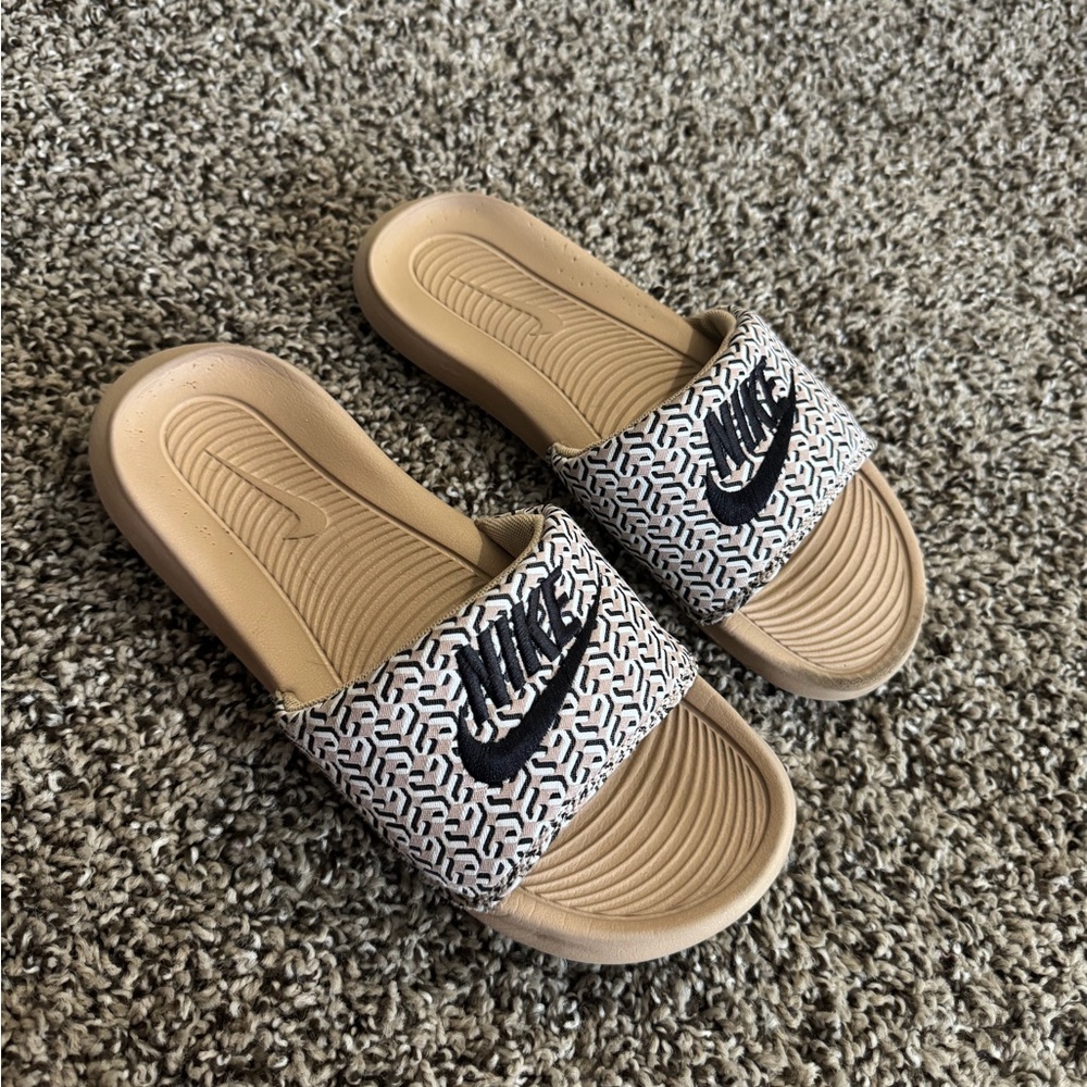 Nike Black and White Patterned Slides
